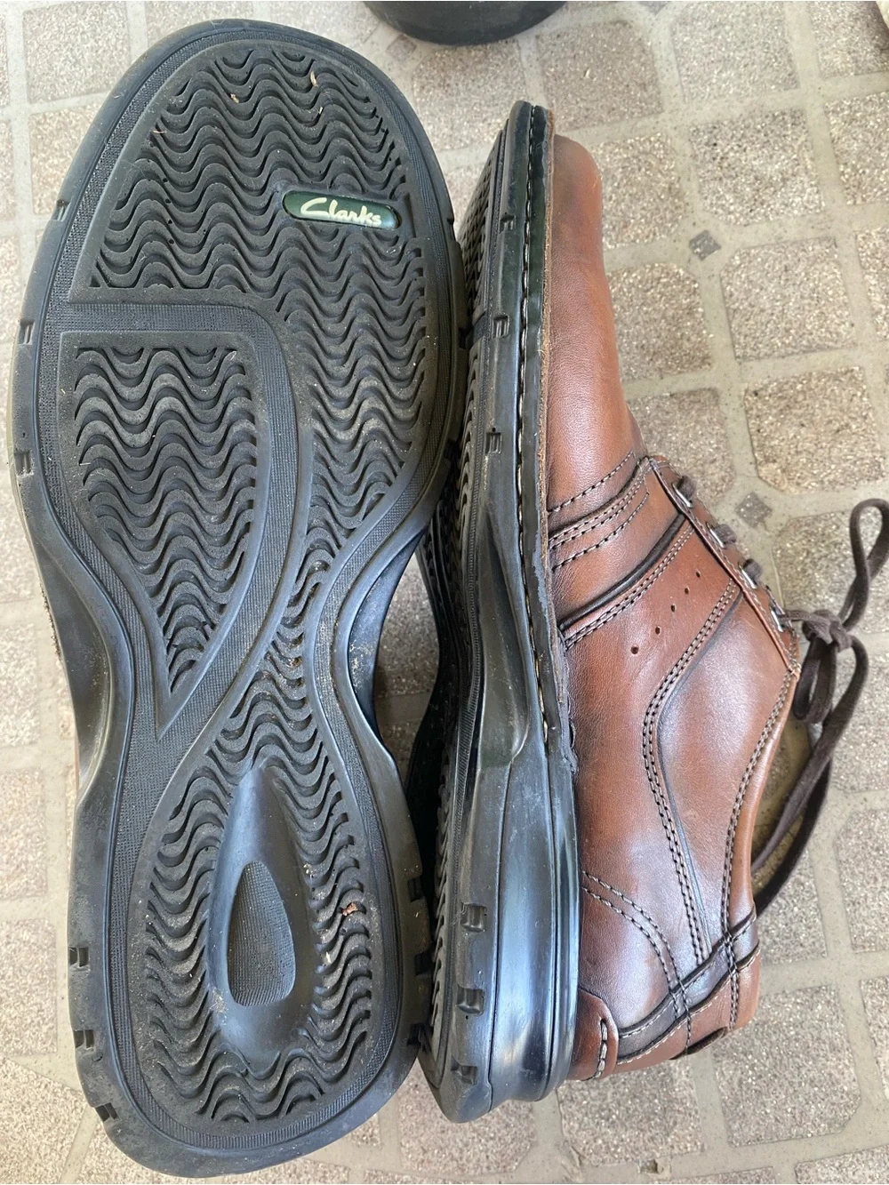 Clarks Two-Tone Brown Leather Lace-Up Oxfords
